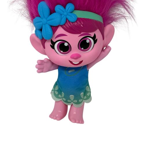 Dreamworks Trolls World TourToddler Poppy Doll Poseable Pink Dress Up Play Doll - Picture 4 of 9